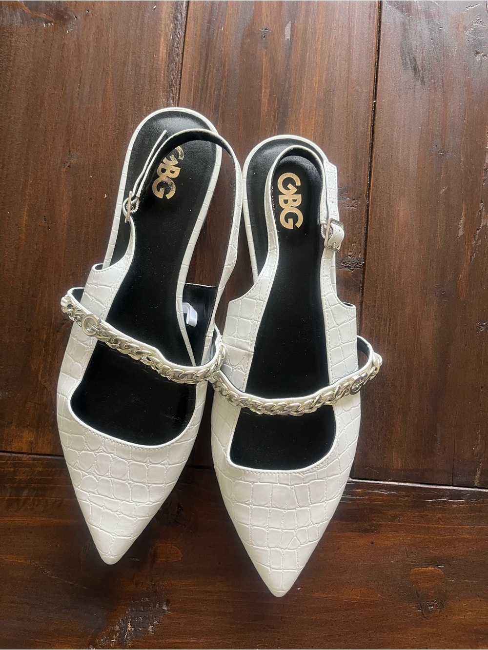 GBG Los Angeles White Croc-Embossed Pointed Slingback Flats with Silver Chain